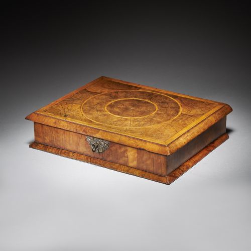 A FINE WILLIAM AND MARY 17THCENTURY OLIVE OYSTER LACE BOX CIRCA 16801690 ENGLAND - ADDITIONAL PHOTO 1