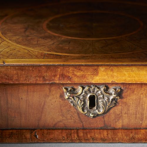 A FINE WILLIAM AND MARY 17THCENTURY OLIVE OYSTER LACE BOX CIRCA 16801690 ENGLAND - ADDITIONAL PHOTO 5