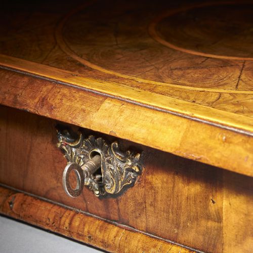 A FINE WILLIAM AND MARY 17THCENTURY OLIVE OYSTER LACE BOX CIRCA 16801690 ENGLAND - ADDITIONAL PHOTO 6
