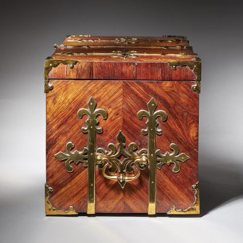 17TH CENTURY WILLIAM AND MARY PERIOD KINGWOOD OYSTER STRONGBOX OR COFFRE FORT - ADDITIONAL PHOTO 2