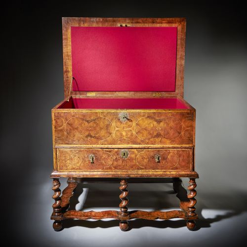 A FINE AND EXTREMELY RARE 17TH CENTURY WILLIAM AND MARY BAROQUE OLIVE OYSTER CHEST ON STAND OR TABLE BOX CIRCA 16751690 - ADDITIONAL PHOTO 2