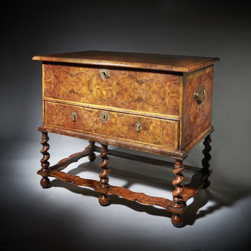 A FINE AND EXTREMELY RARE 17TH CENTURY WILLIAM AND MARY BAROQUE OLIVE OYSTER CHEST ON STAND OR TABLE BOX CIRCA 16751690 - ADDITIONAL PHOTO 3