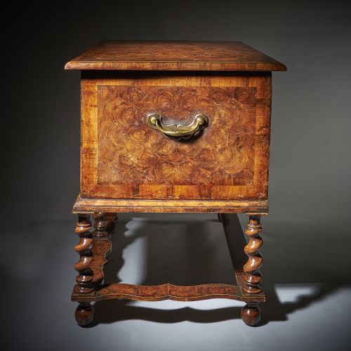 A FINE AND EXTREMELY RARE 17TH CENTURY WILLIAM AND MARY BAROQUE OLIVE OYSTER CHEST ON STAND OR TABLE BOX CIRCA 16751690 - ADDITIONAL PHOTO 5