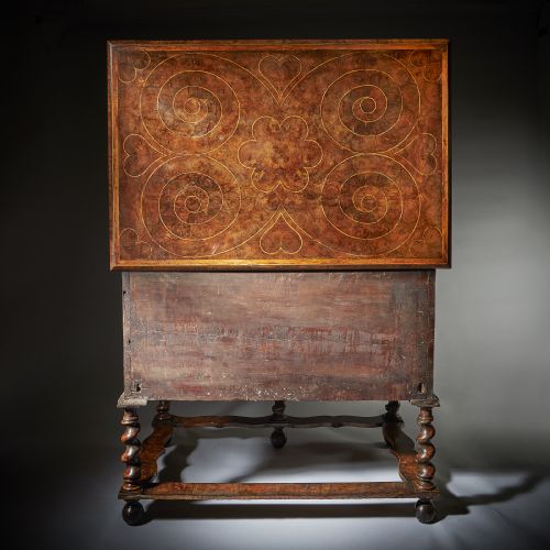 A FINE AND EXTREMELY RARE 17TH CENTURY WILLIAM AND MARY BAROQUE OLIVE OYSTER CHEST ON STAND OR TABLE BOX CIRCA 16751690 - ADDITIONAL PHOTO 6