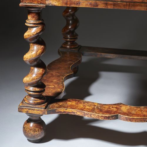 A FINE AND EXTREMELY RARE 17TH CENTURY WILLIAM AND MARY BAROQUE OLIVE OYSTER CHEST ON STAND OR TABLE BOX CIRCA 16751690 - ADDITIONAL PHOTO 10