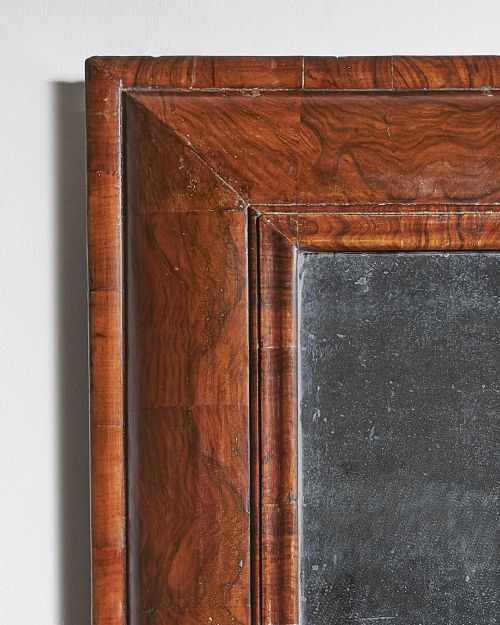 LARGE 17TH CENTURY WILLIAM AND MARY FIGURED WALNUT CUSHION MIRROR CIRCA 1690 - ADDITIONAL PHOTO 1
