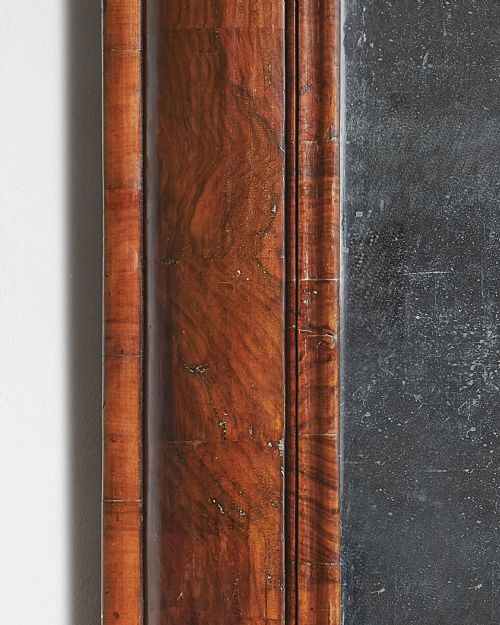 LARGE 17TH CENTURY WILLIAM AND MARY FIGURED WALNUT CUSHION MIRROR CIRCA 1690 - ADDITIONAL PHOTO 3