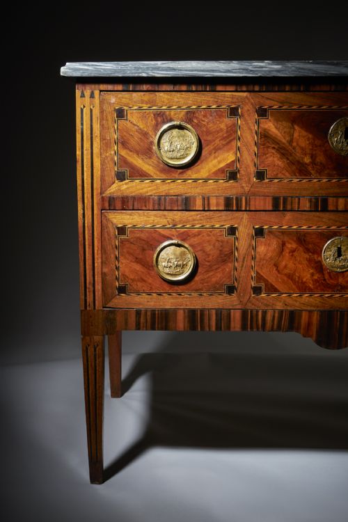 A FINE 18TH CENTURY ITALIAN WALNUT AND CALAMANDER PARQUETRY COMMODE - ADDITIONAL PHOTO 1