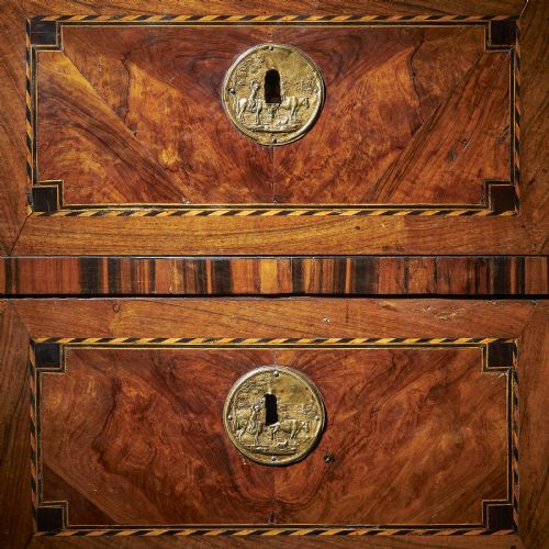A FINE 18TH CENTURY ITALIAN WALNUT AND CALAMANDER PARQUETRY COMMODE - ADDITIONAL PHOTO 3