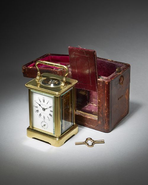 A FINE SMALL BRASS CORNICHE CASE CARRIAGE CLOCK WITH ALARM AND ORIGINAL TRAVELLING CASE - ADDITIONAL PHOTO 3