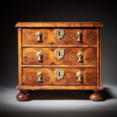 MINIATURE WILLIAM AND MARY DIMINUTIVE OLIVE OYSTER CHEST C16881702 - ADDITIONAL PHOTO 1
