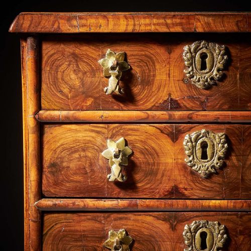 MINIATURE WILLIAM AND MARY DIMINUTIVE OLIVE OYSTER CHEST C16881702 - ADDITIONAL PHOTO 2