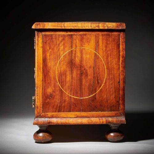 MINIATURE WILLIAM AND MARY DIMINUTIVE OLIVE OYSTER CHEST C16881702 - ADDITIONAL PHOTO 3