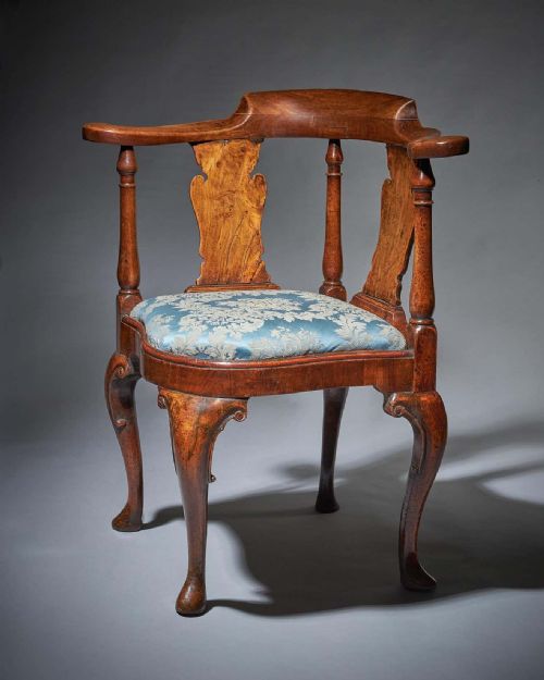 QUEEN ANNE PERIOD WALNUT CORNER CHAIR CIRCA 17021714 - ADDITIONAL PHOTO 1