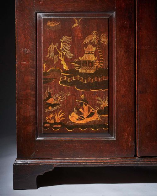 18TH CENTURY GEORGE III CHINOISERIE JAPANNED WARDROBE CHIPPENDALE PERIOD C1770 - ADDITIONAL PHOTO 7