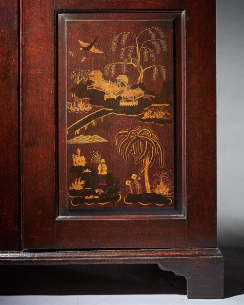 18TH CENTURY GEORGE III CHINOISERIE JAPANNED WARDROBE CHIPPENDALE PERIOD C1770 - ADDITIONAL PHOTO 8