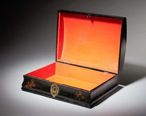 18TH CENTURY JAPANNED CHINOISERIE DOMETOPPED BOX CIRCA 17151725 - ADDITIONAL PHOTO 6