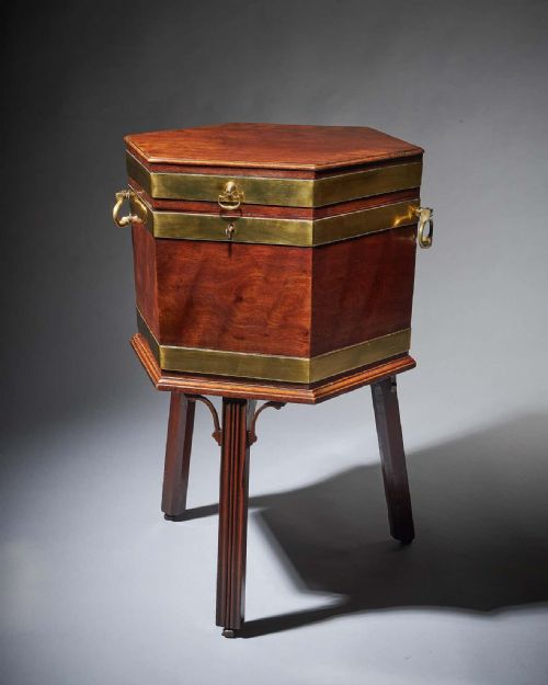 18TH CENTURY GEORGE III MAHOGANY WINE COOLER OR CELLARETTE - ADDITIONAL PHOTO 1