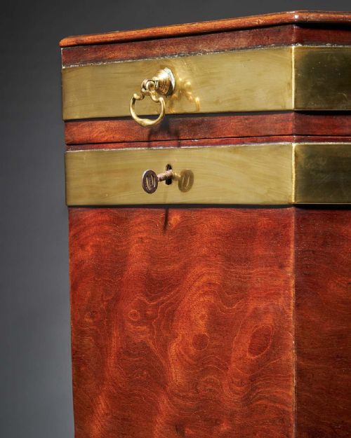 18TH CENTURY GEORGE III MAHOGANY WINE COOLER OR CELLARETTE - ADDITIONAL PHOTO 4