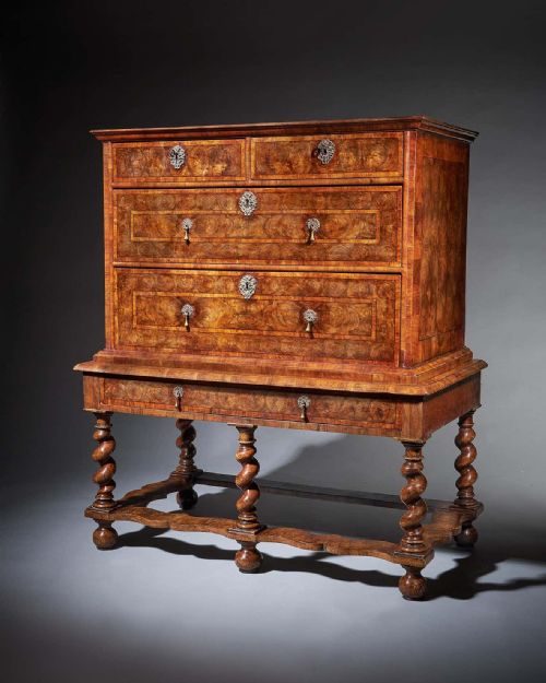 WILLIAM AND MARY 17TH CENTURY OLIVE OYSTER CHEST ON STAND CIRCA 16801690 - ADDITIONAL PHOTO 1