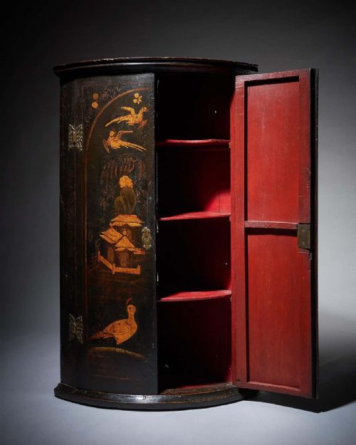 EARLY 18TH CENTURY QUEEN ANNEGEORGE I JAPANNED CHINOISERIE CORNER CUPBOARD - ADDITIONAL PHOTO 1