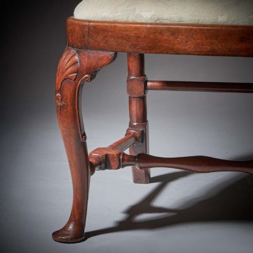 PAIR OF GEORGE I 18TH CENTURY CARVED MAHOGANY CHAIRS CIRCA 1720 - ADDITIONAL PHOTO 6