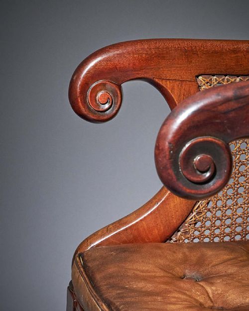 EARLY WILLIAM IV MAHOGANY BERGRE ARMCHAIR OF LARGE SCALE WITH ORIGINAL LEATHER - ADDITIONAL PHOTO 4