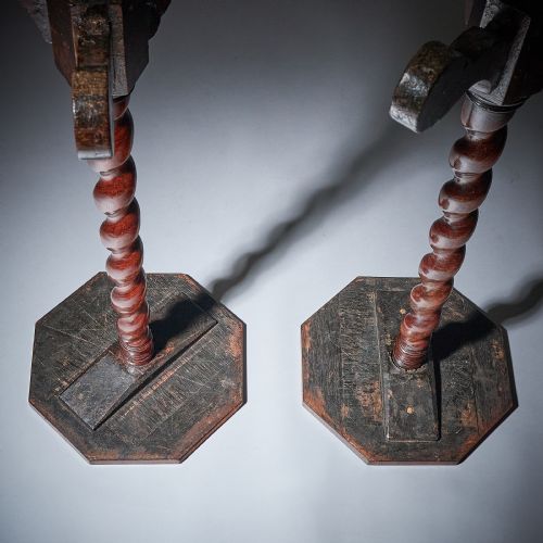 PAIR OF 17TH CENTURY KINGWOOD CHARLES II PARQUETRY TORCHIERES CIRCA 1660 - ADDITIONAL PHOTO 16