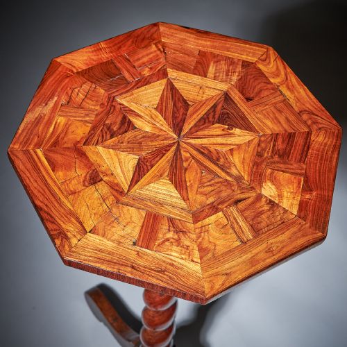 PAIR OF 17TH CENTURY KINGWOOD CHARLES II PARQUETRY TORCHIERES CIRCA 1660 - ADDITIONAL PHOTO 22