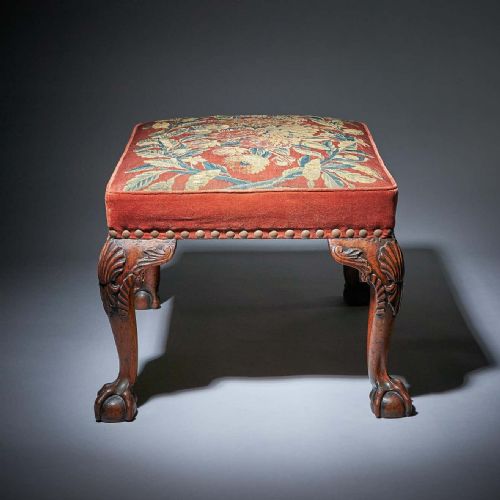18TH CENTURY GEORGE II BALL AND CLAW WALNUT STOOL ON CABRIOLE LEG CIRCA 1730 - ADDITIONAL PHOTO 2