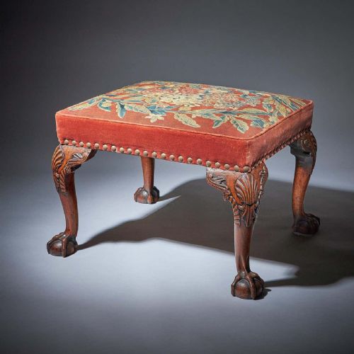 18TH CENTURY GEORGE II BALL AND CLAW WALNUT STOOL ON CABRIOLE LEG CIRCA 1730 - ADDITIONAL PHOTO 3