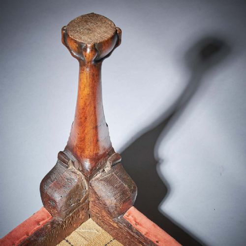18TH CENTURY GEORGE II BALL AND CLAW WALNUT STOOL ON CABRIOLE LEG CIRCA 1730 - ADDITIONAL PHOTO 12