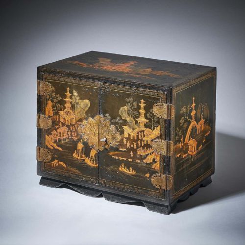 18th century chinese export lacquer chinoiserie table cabinet - CATEGORY: ANTIQUE CUPBOARDS - DATED 18TH CENTURY