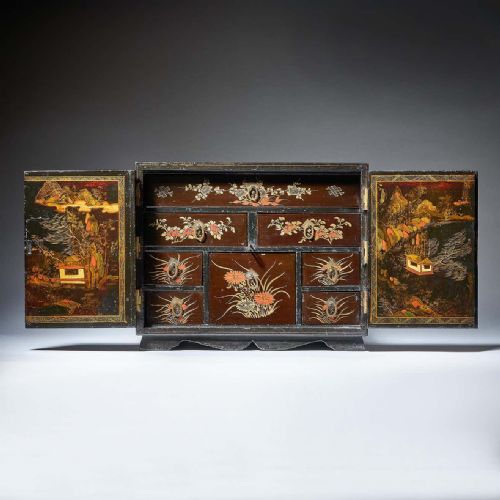 18TH CENTURY CHINESE EXPORT LACQUER CHINOISERIE TABLE CABINET - ADDITIONAL PHOTO 1