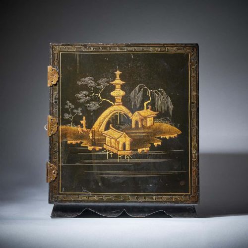 18TH CENTURY CHINESE EXPORT LACQUER CHINOISERIE TABLE CABINET - ADDITIONAL PHOTO 2