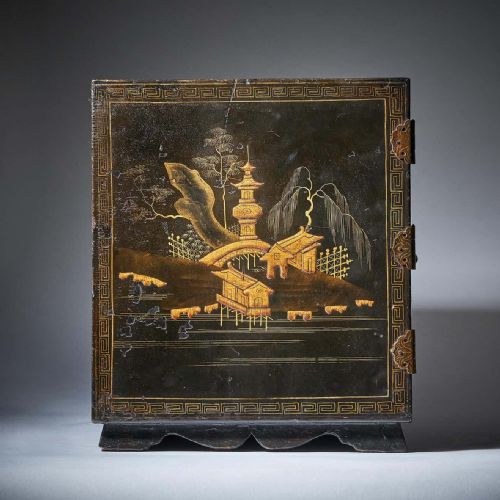 18TH CENTURY CHINESE EXPORT LACQUER CHINOISERIE TABLE CABINET - ADDITIONAL PHOTO 3