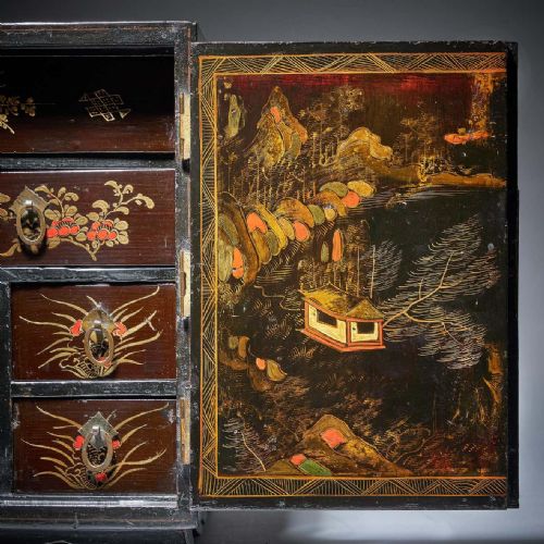 18TH CENTURY CHINESE EXPORT LACQUER CHINOISERIE TABLE CABINET - ADDITIONAL PHOTO 7
