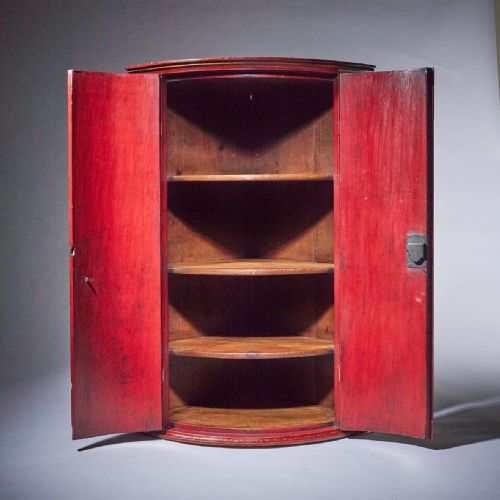 18TH CENTURY GEORGE II SCARLETRED JAPANNED CORNER CUPBOARD ATT GILES GRENDEY - ADDITIONAL PHOTO 1