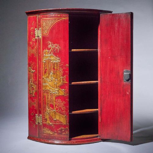 18TH CENTURY GEORGE II SCARLETRED JAPANNED CORNER CUPBOARD ATT GILES GRENDEY - ADDITIONAL PHOTO 2