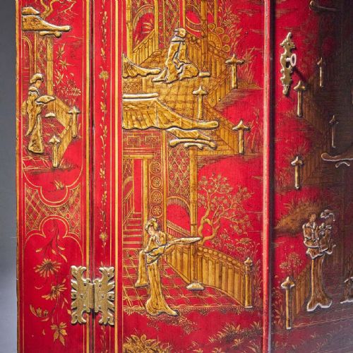 18TH CENTURY GEORGE II SCARLETRED JAPANNED CORNER CUPBOARD ATT GILES GRENDEY - ADDITIONAL PHOTO 4