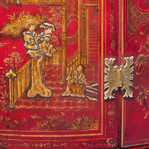 18TH CENTURY GEORGE II SCARLETRED JAPANNED CORNER CUPBOARD ATT GILES GRENDEY - ADDITIONAL PHOTO 6