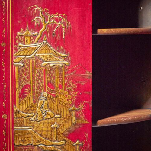 18TH CENTURY GEORGE II SCARLETRED JAPANNED CORNER CUPBOARD ATT GILES GRENDEY - ADDITIONAL PHOTO 9