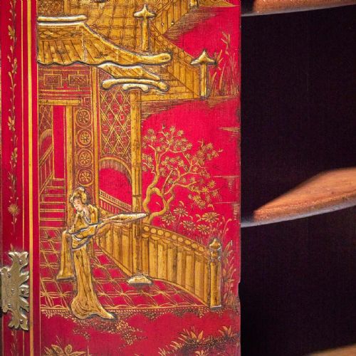 18TH CENTURY GEORGE II SCARLETRED JAPANNED CORNER CUPBOARD ATT GILES GRENDEY - ADDITIONAL PHOTO 10