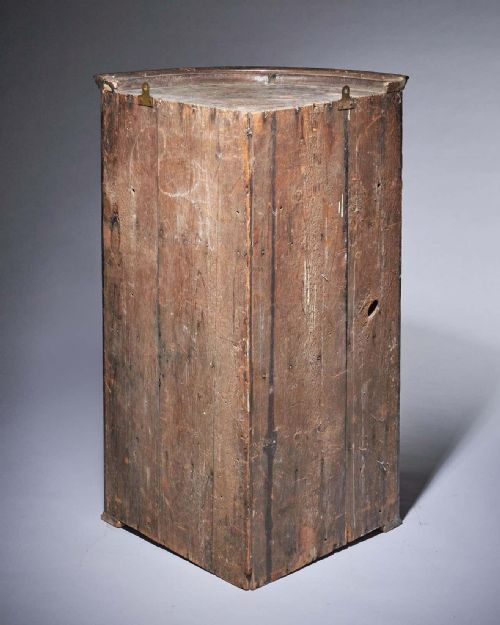 18TH CENTURY GEORGE II SCARLETRED JAPANNED CORNER CUPBOARD ATT GILES GRENDEY - ADDITIONAL PHOTO 11