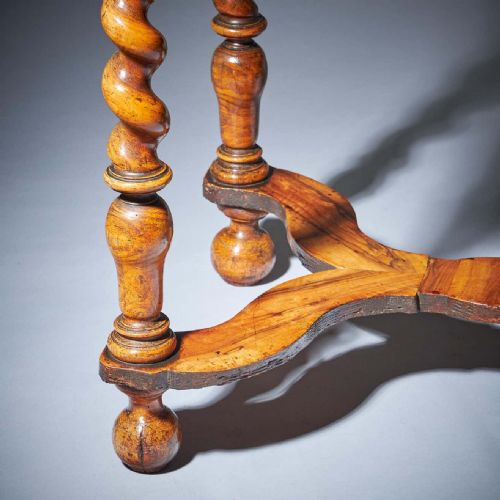 17TH CENTURY WILLIAM AND MARY OLIVE OYSTER TABLE CIRCA 16801700 - ADDITIONAL PHOTO 7