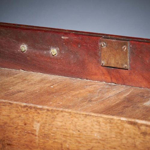 COMPACT GEORGE II MAHOGANY CHEST WITH BRUSHING SLIDE CIRCA 1740 - ADDITIONAL PHOTO 8