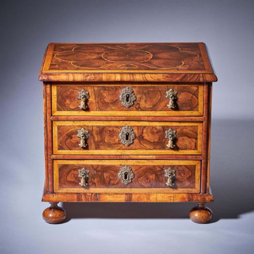 miniature william and mary 17th century diminutive olive oyster chest c1690 - CATEGORY: ANTIQUE CHEST OF DRAWERS - DATED 17TH CENTURY