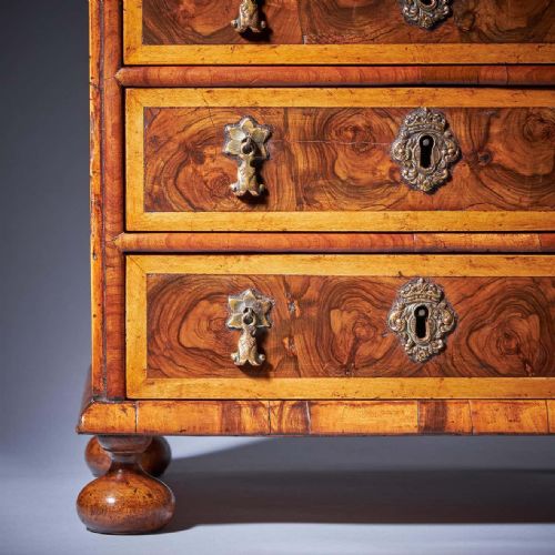 MINIATURE WILLIAM AND MARY 17TH CENTURY DIMINUTIVE OLIVE OYSTER CHEST C1690 - ADDITIONAL PHOTO 5