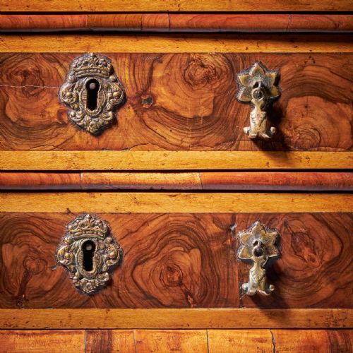 MINIATURE WILLIAM AND MARY 17TH CENTURY DIMINUTIVE OLIVE OYSTER CHEST C1690 - ADDITIONAL PHOTO 6