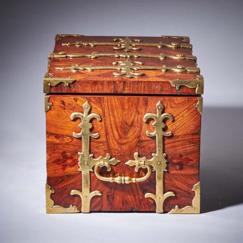 17TH C DIMINUTIVE WILLIAM AND MARY KINGWOOD STRONGBOX OR COFFRE FORT C 1690 - ADDITIONAL PHOTO 2